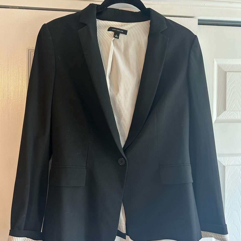 Ann Taylor Black Blazer with Notched Lapels and Tailored Cut